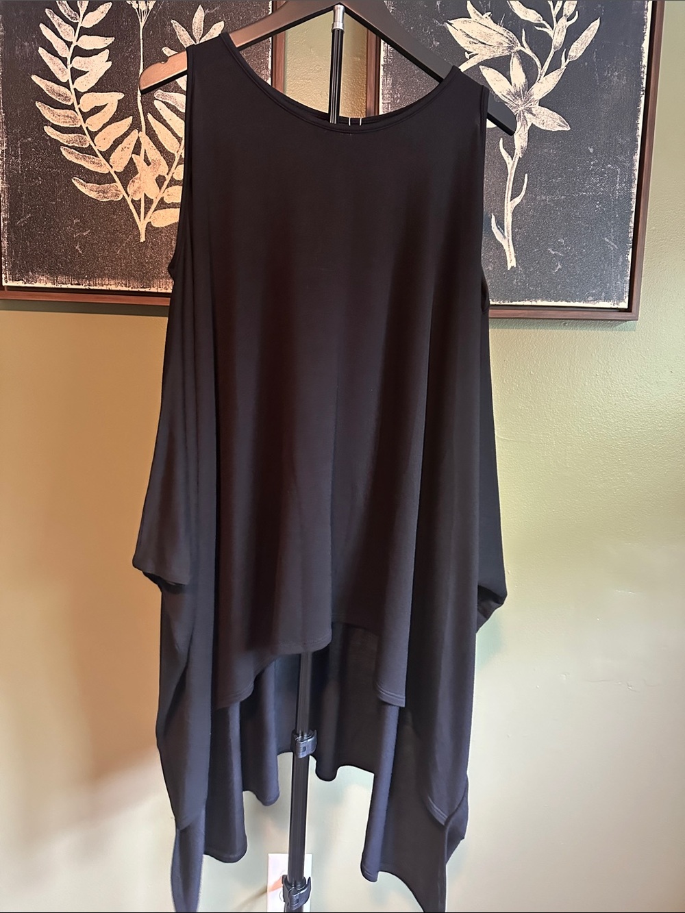 Flowing Black Sleeveless Tunic Top
